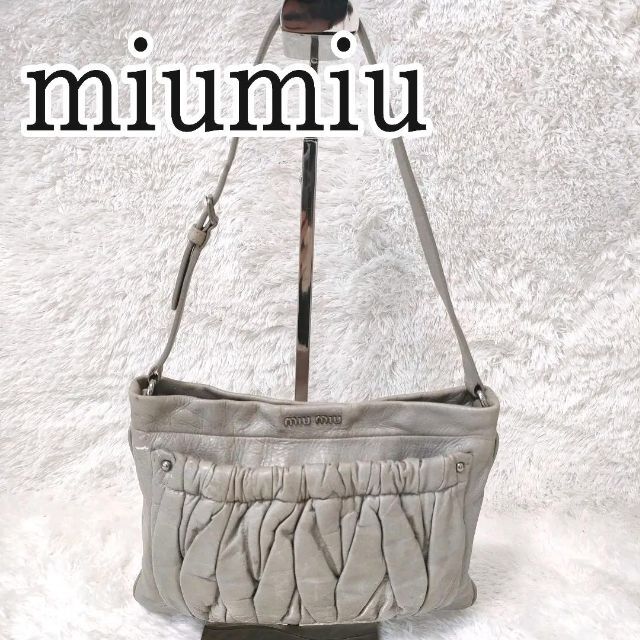 miumiu(ミュウミュウ)の美品✨miumiu ショルダーバッグ マテラッセ 肩掛け ラムレザー グレー レディースのバッグ(ショルダーバッグ)の商品写真
