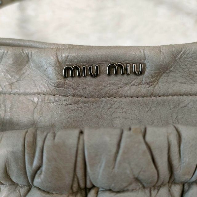 miumiu(ミュウミュウ)の美品✨miumiu ショルダーバッグ マテラッセ 肩掛け ラムレザー グレー レディースのバッグ(ショルダーバッグ)の商品写真