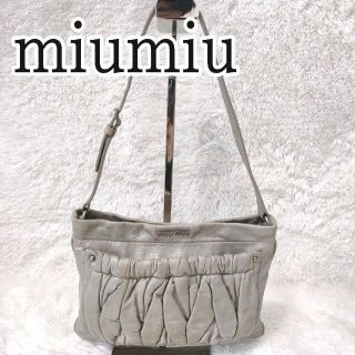 ミュウミュウ(miumiu)の美品✨miumiu ショルダーバッグ マテラッセ 肩掛け ラムレザー グレー(ショルダーバッグ)