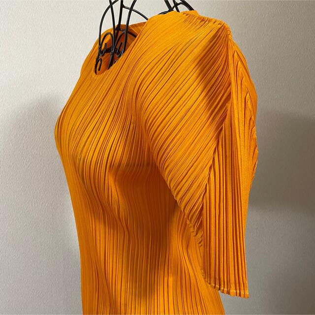 PLEATS PLEASE ISSEY MIYAKE(プリーツプリーズイッセイミヤケ)のPLEATS PLEASE プリーツプリーズ　カットソー　トップス　オレンジ レディースのトップス(カットソー(半袖/袖なし))の商品写真