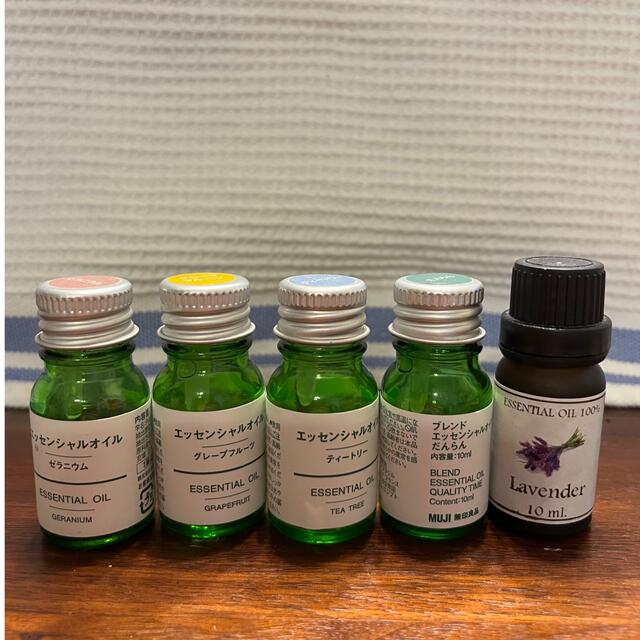 MUJI (無印良品)(ムジルシリョウヒン)のMUJI 無印用品　エッセンシャルオイル　4本セット＋１　10ml コスメ/美容のリラクゼーション(エッセンシャルオイル（精油）)の商品写真