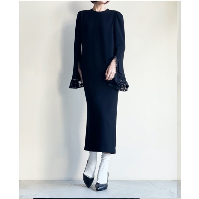 mame(マメ)のEmbroidered Cuffs Crew Neck Dress　サイズ1 レディースのワンピース(ロングワンピース/マキシワンピース)の商品写真