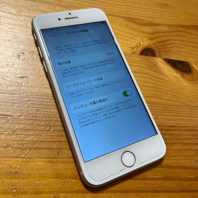 iPhone(アイフォーン)の【中古美品】SIMフリー iPhone8 64GBシルバー スマホ/家電/カメラのスマートフォン/携帯電話(スマートフォン本体)の商品写真