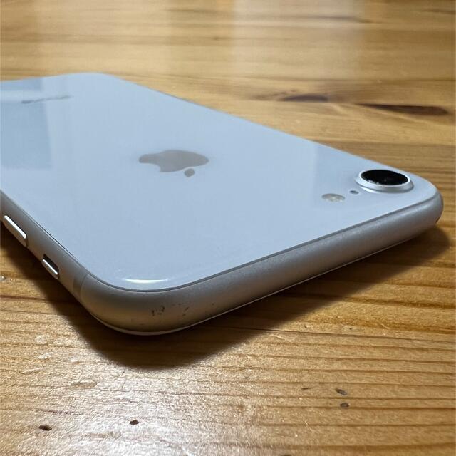 iPhone(アイフォーン)の【中古美品】SIMフリー iPhone8 64GBシルバー スマホ/家電/カメラのスマートフォン/携帯電話(スマートフォン本体)の商品写真