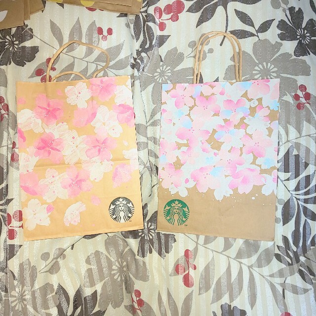 Starbucks Coffee(スターバックスコーヒー)のSTARBUCKS ペーパーバック 紙袋 サクラ バナナ 15枚 レディースのバッグ(ショップ袋)の商品写真