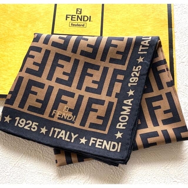 FENDI(フェンディ)のフェンディ★シルク混スカーフ J★新品未使用★ レディースのファッション小物(バンダナ/スカーフ)の商品写真