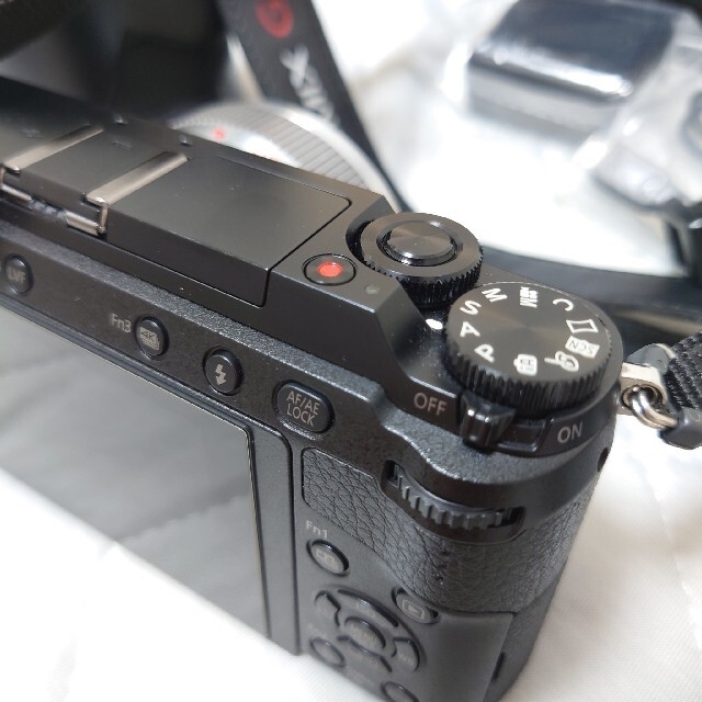 Panasonic(パナソニック)のPanasonic  LUMIX DMC-GX7MK2K-K レンズ3本付き スマホ/家電/カメラのカメラ(ミラーレス一眼)の商品写真