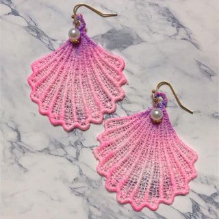 手染めのシェルピアス(ピアス)