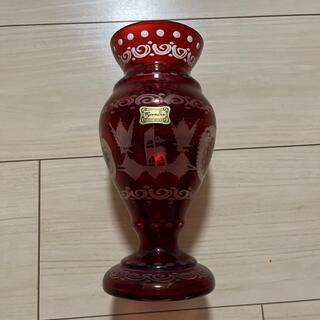 未使用品　ボヘミアングラス　赤フラワーベース(花瓶)