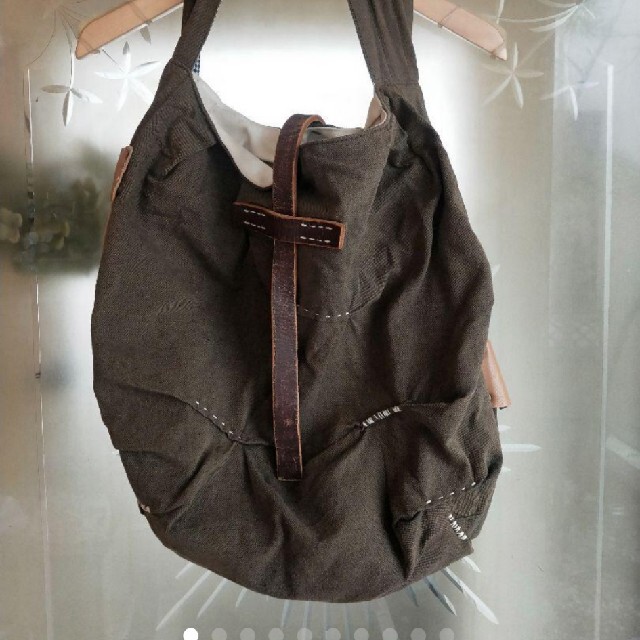 tiara(ティアラ)のシュシュドママン　レザーアクセントショルダーバック レディースのバッグ(ショルダーバッグ)の商品写真