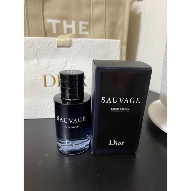 Dior(ディオール)のDIOR SAUVAGE PARFUM 香水　60ml 新品　おまけ付 コスメ/美容の香水(ユニセックス)の商品写真