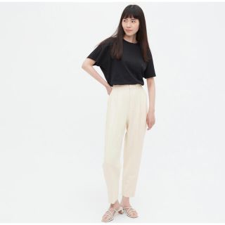 ユニクロ(UNIQLO)のUNIQLO タックテーパードパンツ(カジュアルパンツ)