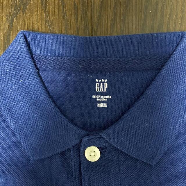 babyGAP(ベビーギャップ)のbaby GAP ポロシャツ 90 キッズ/ベビー/マタニティのキッズ服男の子用(90cm~)(ブラウス)の商品写真