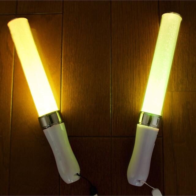 【キンブレ比較有】LED ペンライト 15色 2本 エンタメ/ホビーの声優グッズ(ペンライト)の商品写真