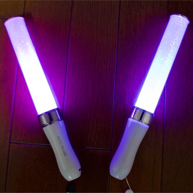 【キンブレ比較有】LED ペンライト 15色 2本 エンタメ/ホビーの声優グッズ(ペンライト)の商品写真