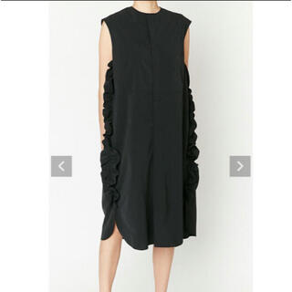 バーニーズニューヨーク(BARNEYS NEW YORK)の美品 Yoko Chan Side Ruffle Dress 38 黒(ひざ丈ワンピース)
