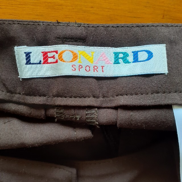 LEONARD(レオナール)のレオナールスポーツ、ブラウン色パンツ、サイズフリー。LEONARD　SPORT レディースのパンツ(カジュアルパンツ)の商品写真