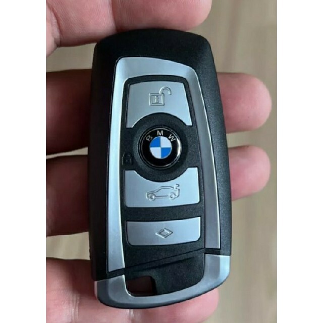 BMW(ビーエムダブリュー)の匿名配送 BMW 11mmリモートキーエンブレム ステッカー4 個＋おまけ付き 自動車/バイクのバイク(ステッカー)の商品写真