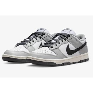 ナイキ(NIKE)のNIKE DUNK Nike White Light Smoke Grey(スニーカー)