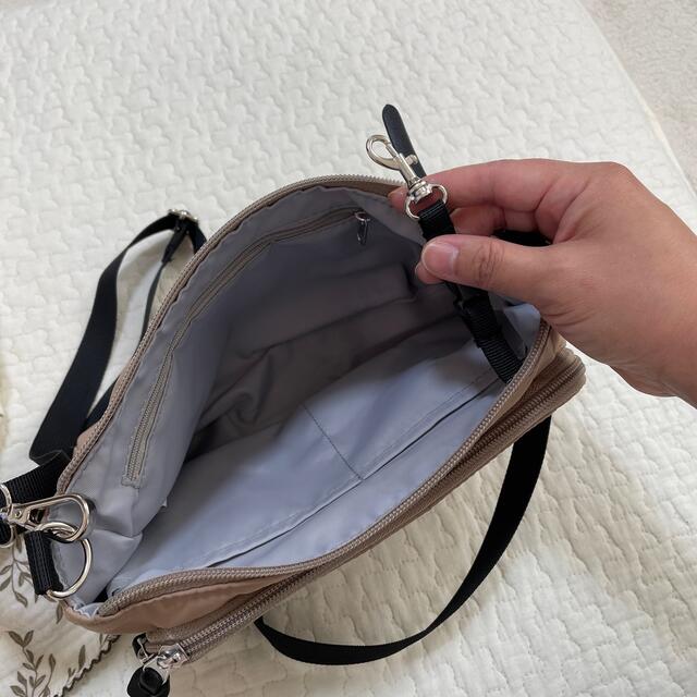 ママカル　ショルダーバッグ ベージュ レディースのバッグ(ショルダーバッグ)の商品写真