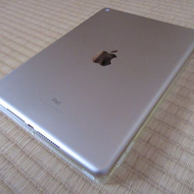 Apple(アップル)のiPad 第5世代 MPGT2J/A ゴールド 32GB Wi-Fiモデル スマホ/家電/カメラのPC/タブレット(タブレット)の商品写真