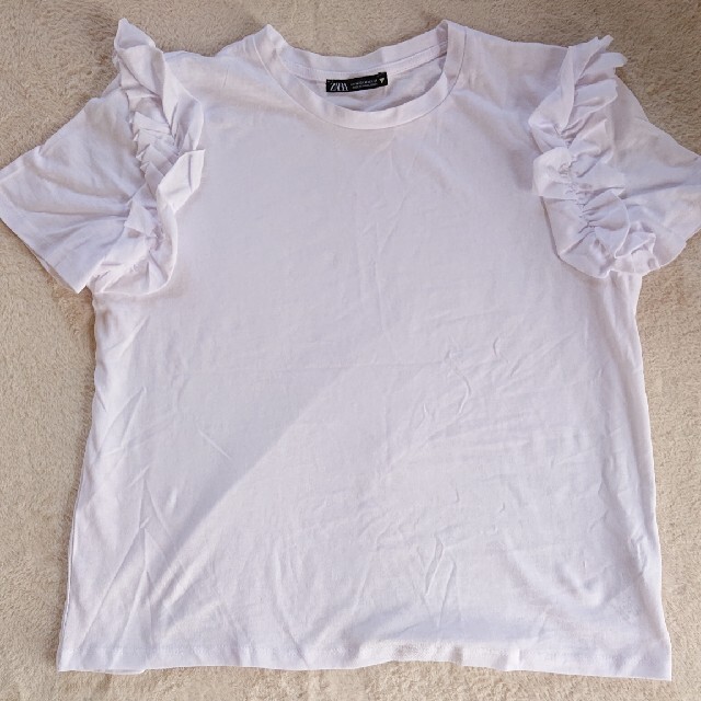 ZARA(ザラ)の【美品】ZARA フリルTシャツ レディースのトップス(Tシャツ(半袖/袖なし))の商品写真