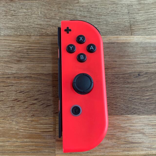 Nintendo Switch(ニンテンドースイッチ)のJoy-Con（R）ネオンレッド　不具合あり　ジョイコン　 エンタメ/ホビーのゲームソフト/ゲーム機本体(家庭用ゲーム機本体)の商品写真