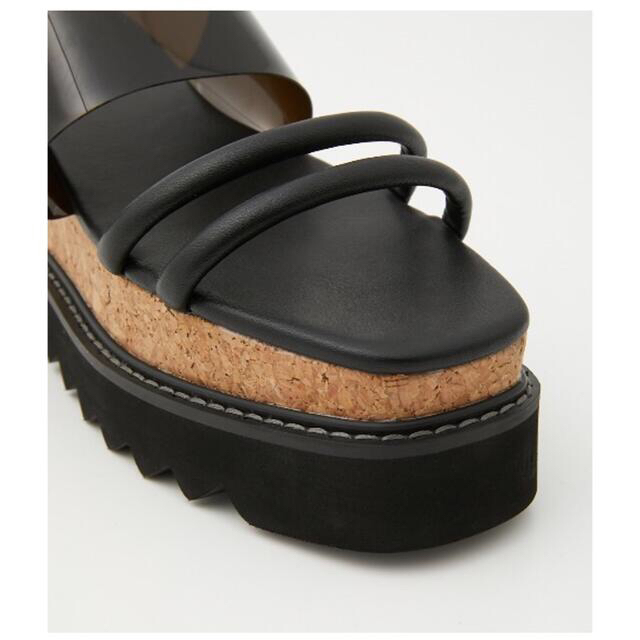 AZUL by moussy(アズールバイマウジー)の新品未使用　アズールバイマウジー　コルクウエッジサンダル　Mサイズ　ブラック レディースの靴/シューズ(サンダル)の商品写真