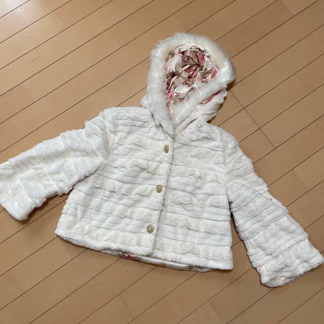 LIZ LISA(リズリサ)のLIZLISA☆ミニ丈コート☆白☆花柄 レディースのジャケット/アウター(毛皮/ファーコート)の商品写真