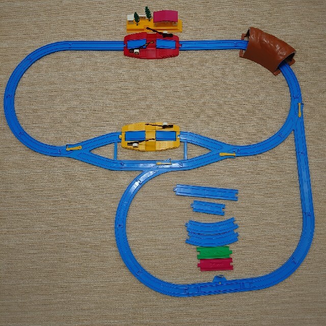 Takara Tomy(タカラトミー)のプラレール　駅　トンネル　一式 キッズ/ベビー/マタニティのおもちゃ(電車のおもちゃ/車)の商品写真