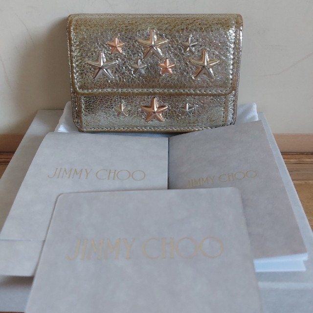 JIMMY CHOO(ジミーチュウ)のJIMMY CHOO ミニ財布　スタースタッズ　三つ折り レディースのファッション小物(財布)の商品写真