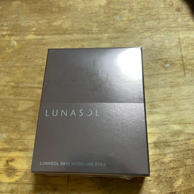 LUNASOL(ルナソル)の【未使用】ルナソル スキンモデリングアイズ 01 お値下げは考えていません☆ コスメ/美容のベースメイク/化粧品(アイシャドウ)の商品写真