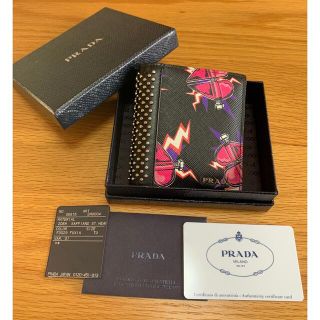 プラダ(PRADA)のPRADA プラダ　ユニバーサルスタジオコラボ　パッチハート　二つ折り財布(財布)