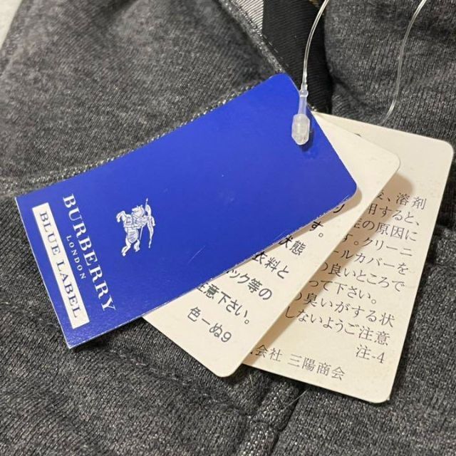 BURBERRY BLUE LABEL(バーバリーブルーレーベル)の【タグ付き新品】 バーバリーブルーレーベル　ダウンベスト　中綿　ホースロゴ　38 レディースのジャケット/アウター(ダウンベスト)の商品写真