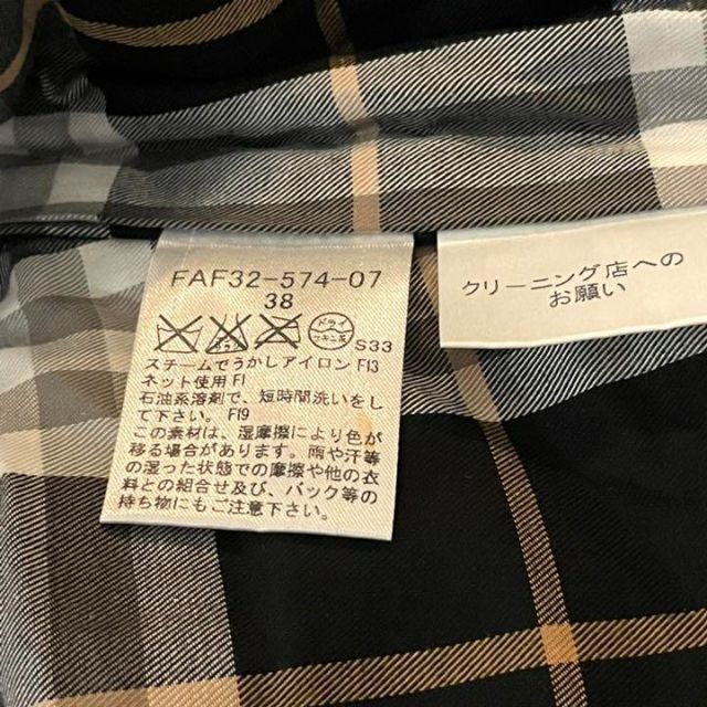 BURBERRY BLUE LABEL(バーバリーブルーレーベル)の【タグ付き新品】 バーバリーブルーレーベル　ダウンベスト　中綿　ホースロゴ　38 レディースのジャケット/アウター(ダウンベスト)の商品写真