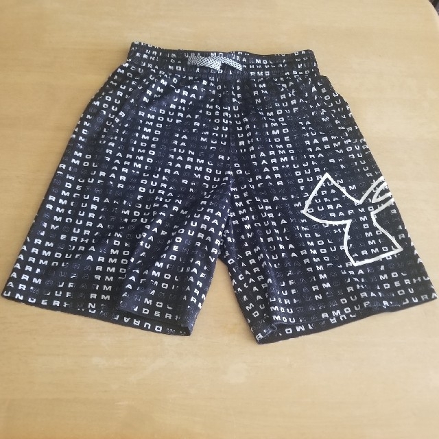 UNDER ARMOUR(アンダーアーマー)の【140】アンダーアーマー ハーフパンツ キッズ/ベビー/マタニティのキッズ服男の子用(90cm~)(パンツ/スパッツ)の商品写真