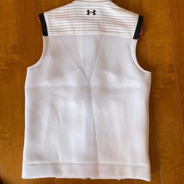 UNDER ARMOUR(アンダーアーマー)のベスト メンズのトップス(ベスト)の商品写真