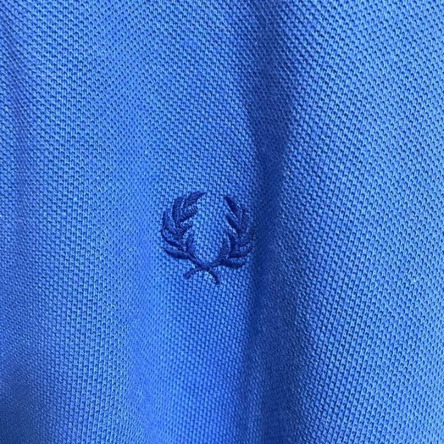 FRED PERRY(フレッドペリー)のフレッドペリー　ワンポイントロゴ刺繍　ポロシャツ　ブルー　半袖 メンズのトップス(ポロシャツ)の商品写真