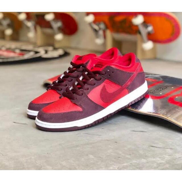 NIKE(ナイキ)のNIKE SB DUNK LOW "Cherry"  24cm  新品　チェリー メンズの靴/シューズ(スニーカー)の商品写真