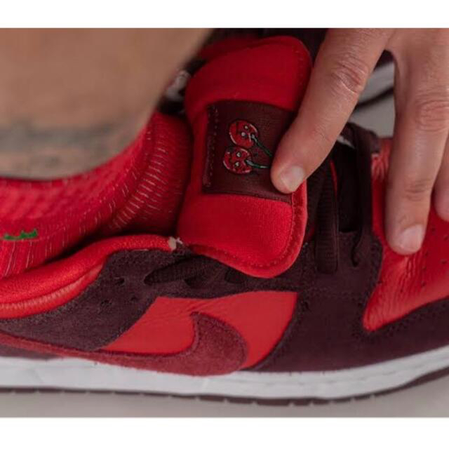 NIKE(ナイキ)のNIKE SB DUNK LOW "Cherry"  24cm  新品　チェリー メンズの靴/シューズ(スニーカー)の商品写真