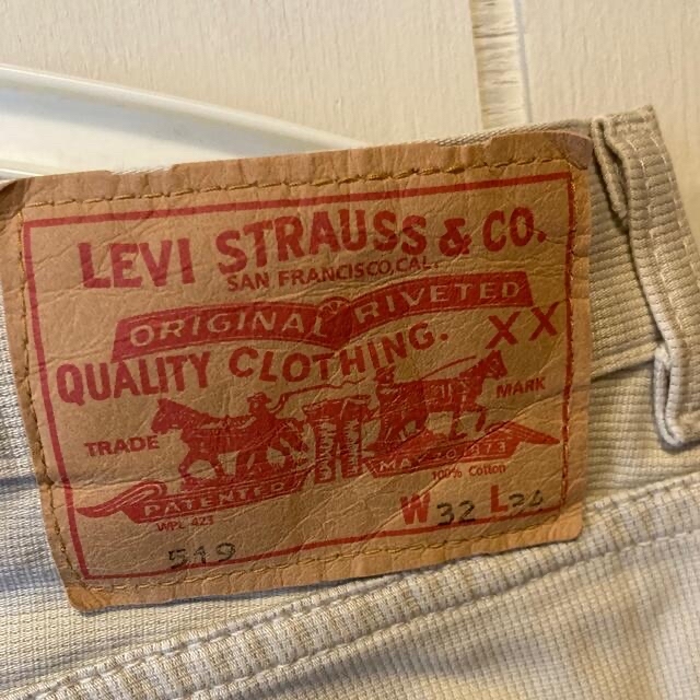 Levi's(リーバイス)のリーバイス　デニム　オフホワイト　519 W32 L34 メンズのパンツ(デニム/ジーンズ)の商品写真