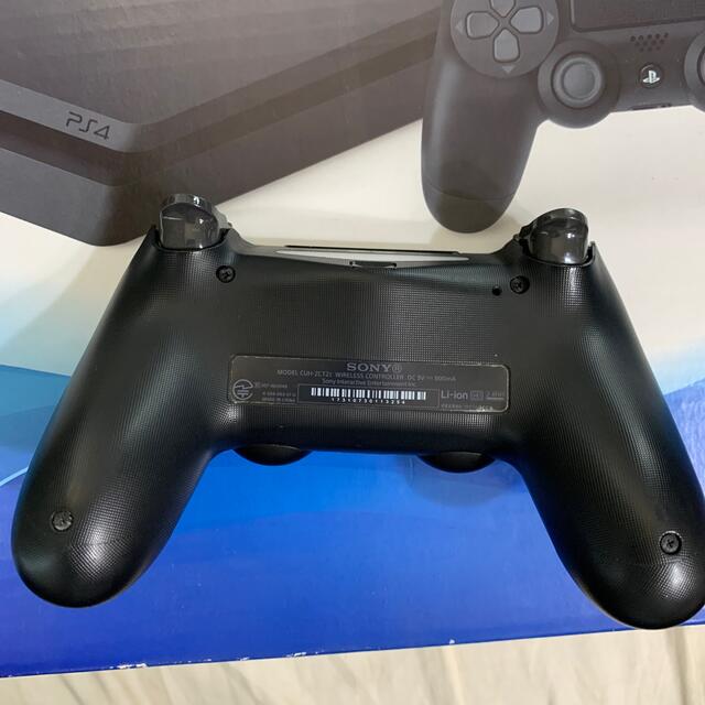 PlayStation4(プレイステーション4)の【白コントローラー付き！】PS4 CUH-2000A Jet Black エンタメ/ホビーのゲームソフト/ゲーム機本体(家庭用ゲーム機本体)の商品写真