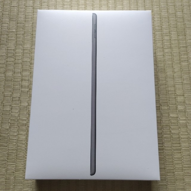 iPad(アイパッド)のアイパッド第８世代　Wi-Fiモデル スマホ/家電/カメラのPC/タブレット(タブレット)の商品写真