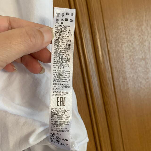 DIESEL(ディーゼル)の最終価格　ディーゼルTシャツ　白 メンズのトップス(Tシャツ/カットソー(半袖/袖なし))の商品写真