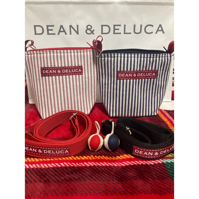 DEAN & DELUCA(ディーンアンドデルーカ)の【ゆりり様専用】ディーンアンドデルーカ  ポーチ　調節可能ショルダー付き レディースのバッグ(ショップ袋)の商品写真