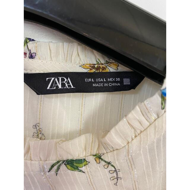 ZARA(ザラ)のZARA プリントフリルブラウス レディースのトップス(シャツ/ブラウス(長袖/七分))の商品写真