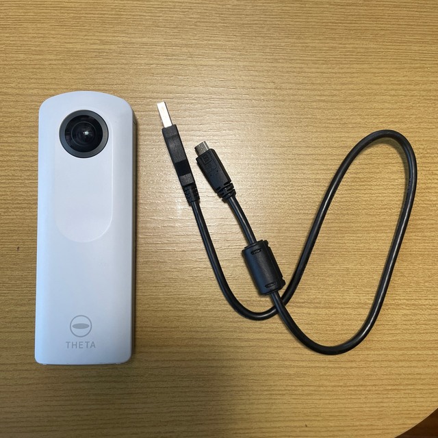 RICOH(リコー)のTHETA シータ 360度カメラ スマホ/家電/カメラのカメラ(コンパクトデジタルカメラ)の商品写真