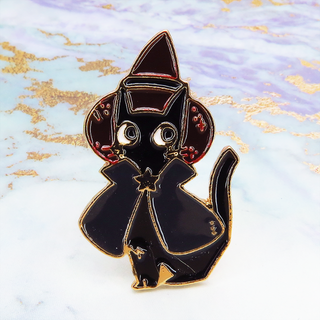 三角帽子をかぶった魔法使いの黒猫のピンバッチ(コサージュ/ブローチ)