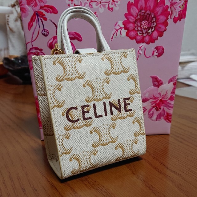 celine(セリーヌ)の【新品】セリーヌ バッグチャーム  カバ トリオンフ キーケース レディースのファッション小物(キーホルダー)の商品写真