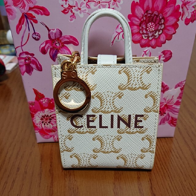 celine(セリーヌ)の【新品】セリーヌ バッグチャーム  カバ トリオンフ キーケース レディースのファッション小物(キーホルダー)の商品写真